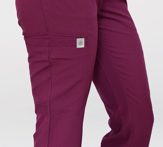 Guía de compra de pantalón clínico mujer: qué buscar y cómo encontrar el ajuste perfecto