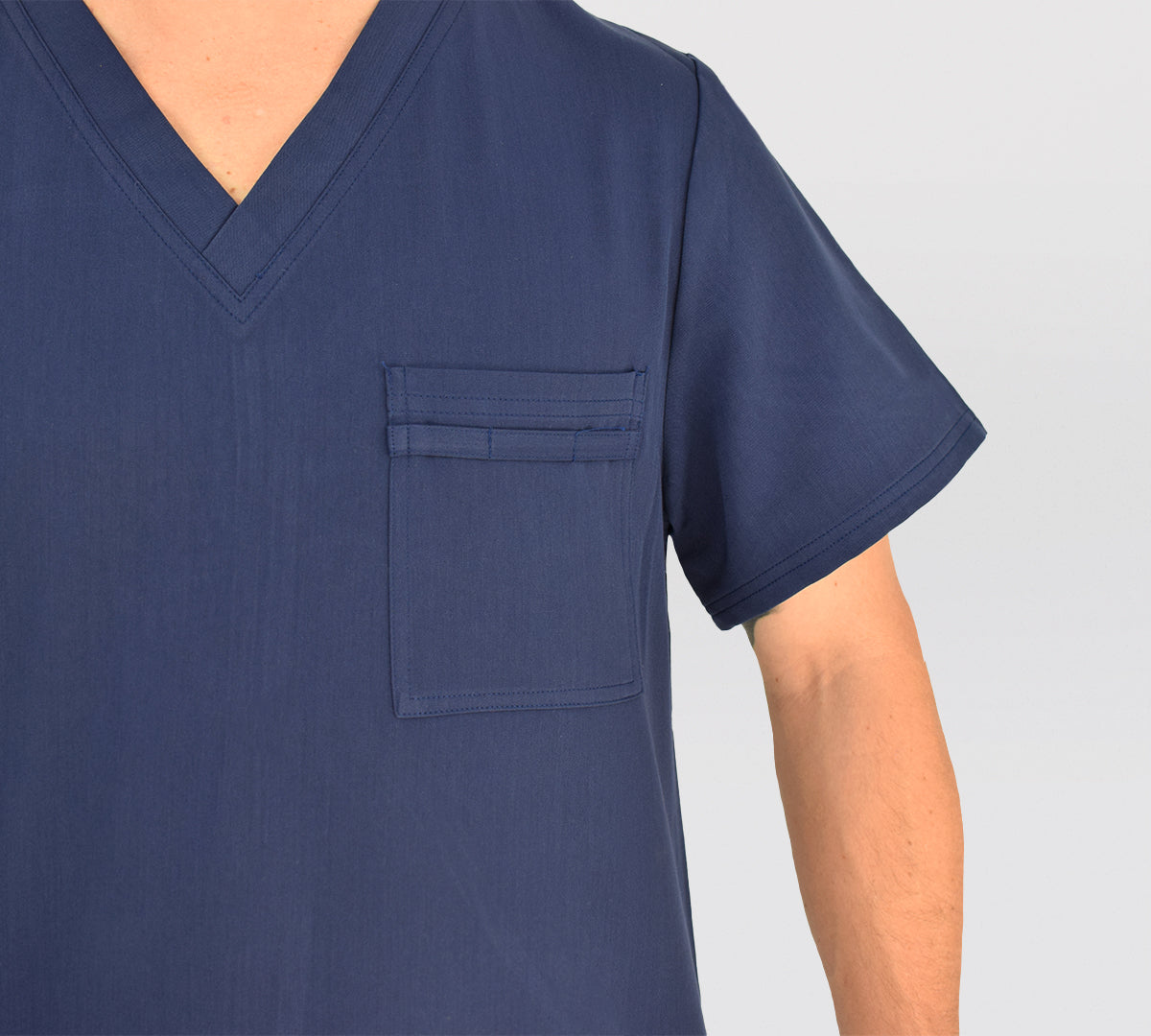 Polera Clinica Hombre Azul bolsillo pecho