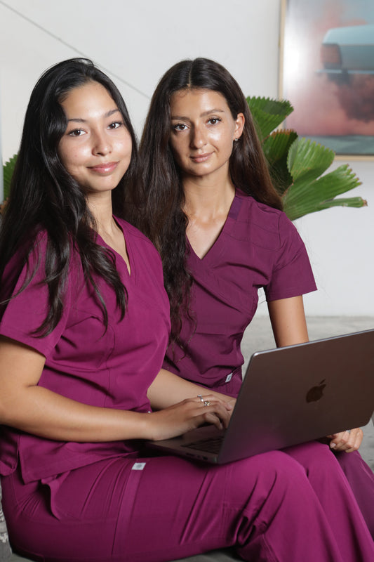 como mantener una postura ergonomica en tus jornadas como profesional de salud
