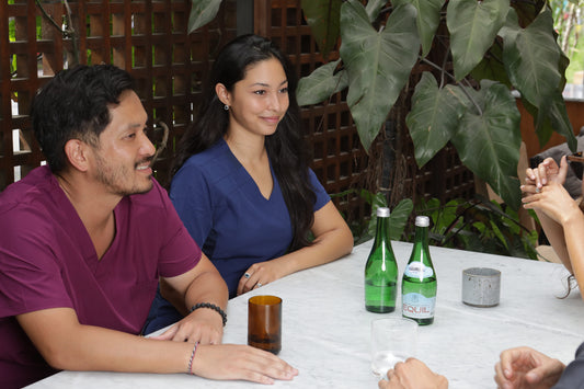 profesionales de la salud comprtiendo un momento de descanso