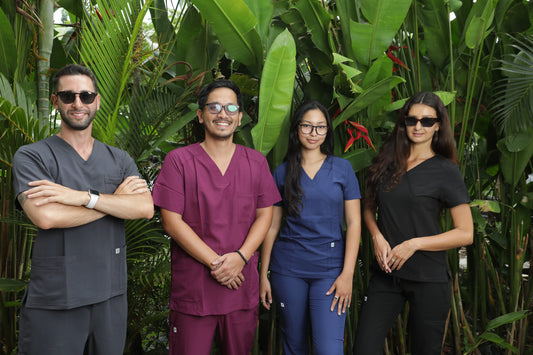 El impacto de la indumentaria en la comunicación no verbal del personal médico.