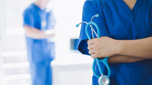 Cómo mantenerse abrigado en invierno durante los turnos médicos